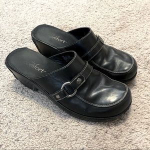 Womens Black Leather Slip-On Clogs Shoes (Size 10)